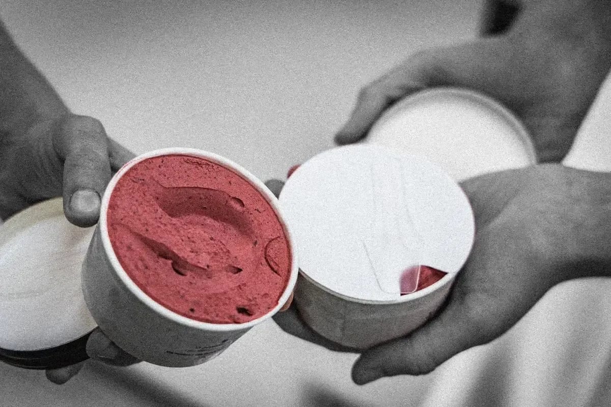 Milchmädl-Becher mit Milchprodukten